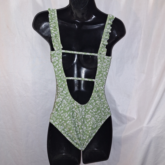SHEIN Green and White Floral Swimsuit - Picture 4 of 7